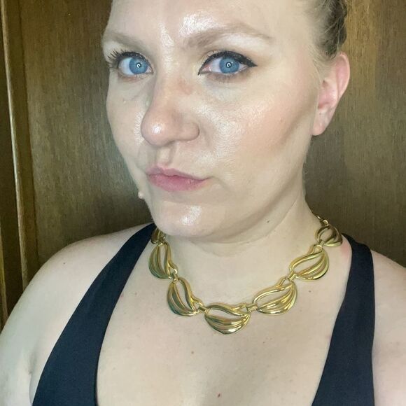 Gold Wreath Ornate Statement Necklace - Picture 3 of 9